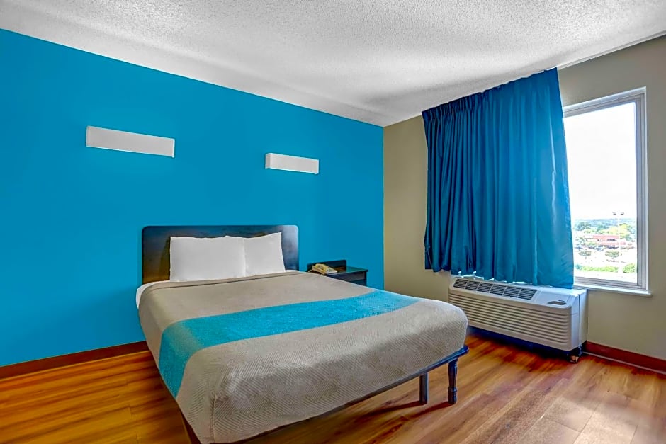 Motel 6-Raleigh, NC - North