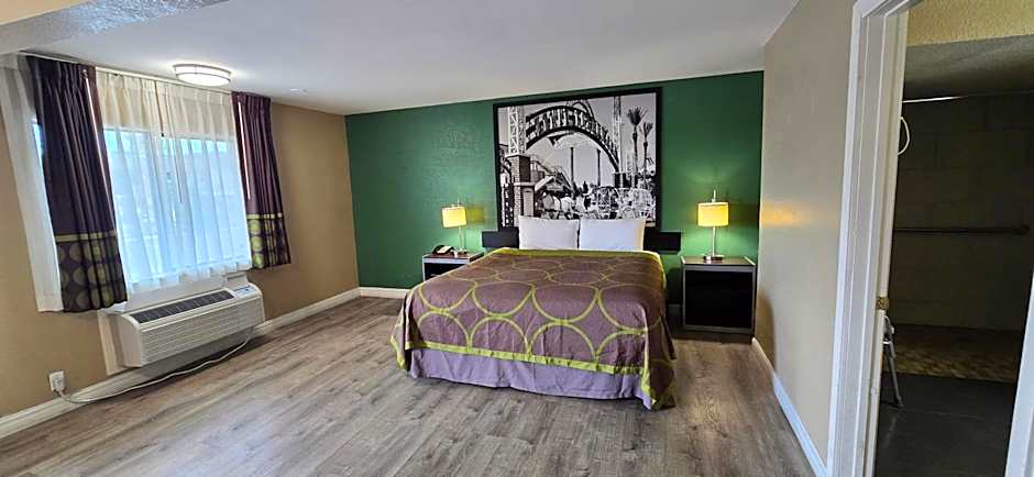 Super 8 by Wyndham Kingsville