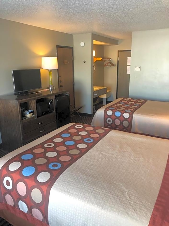 Super 8 by Wyndham Portage