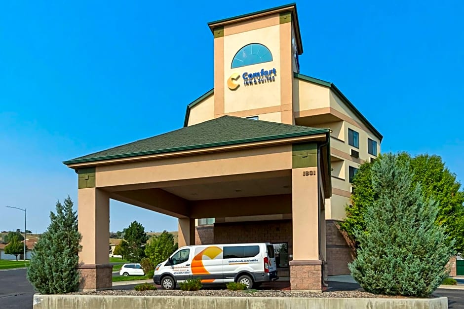 Comfort Inn & Suites Market - Airport