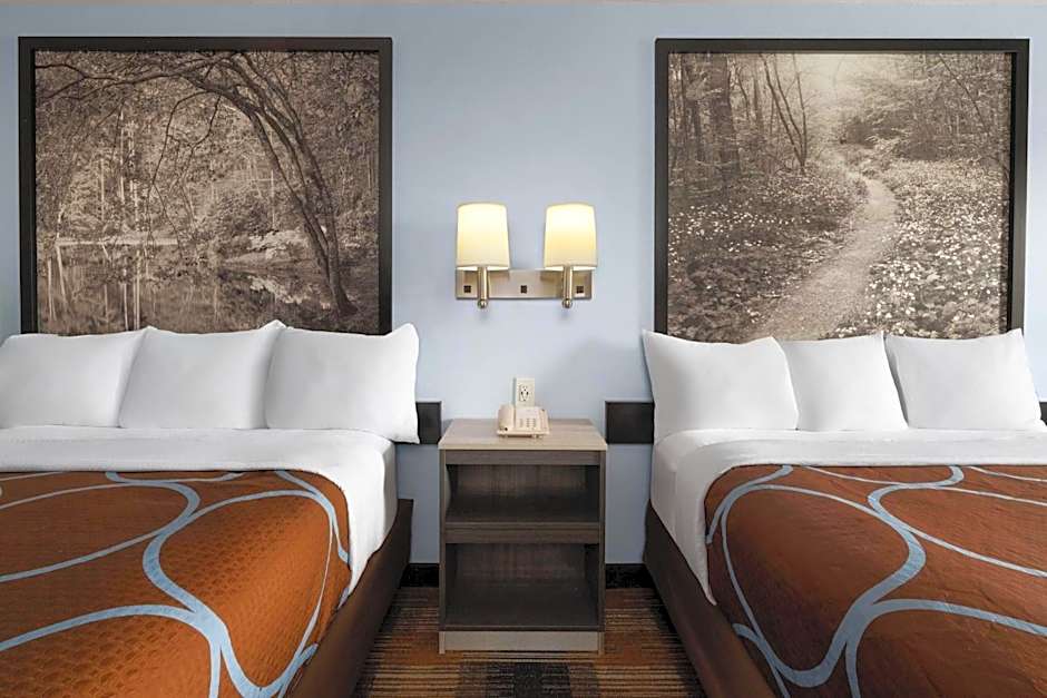 Super 8 by Wyndham Covington