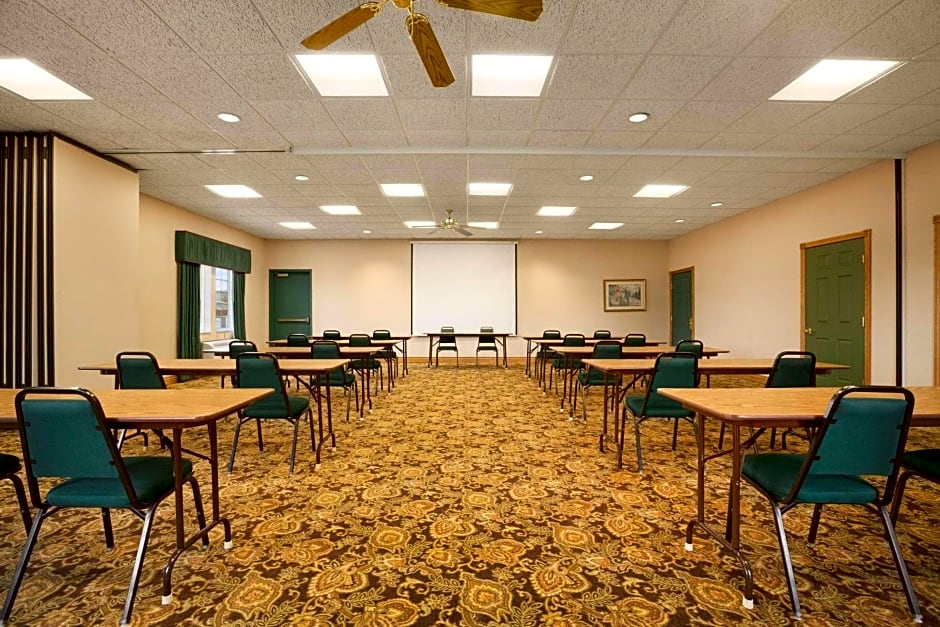 Portage Inn & Suites Kalamazoo – Kalamazoo, MI