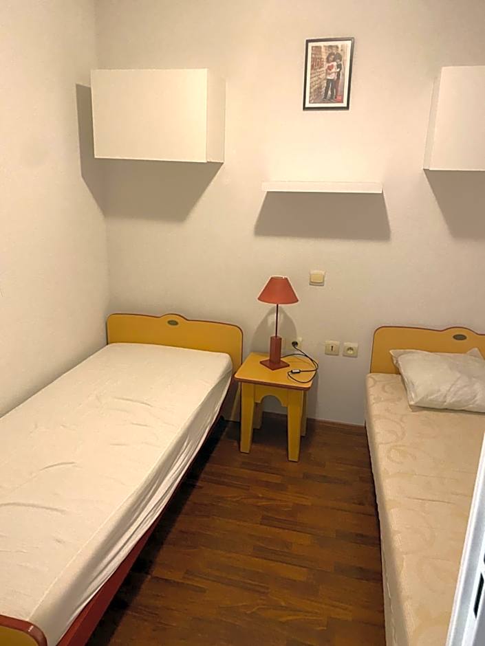 Maisonnette avec terrasse village vacances, Draps en option