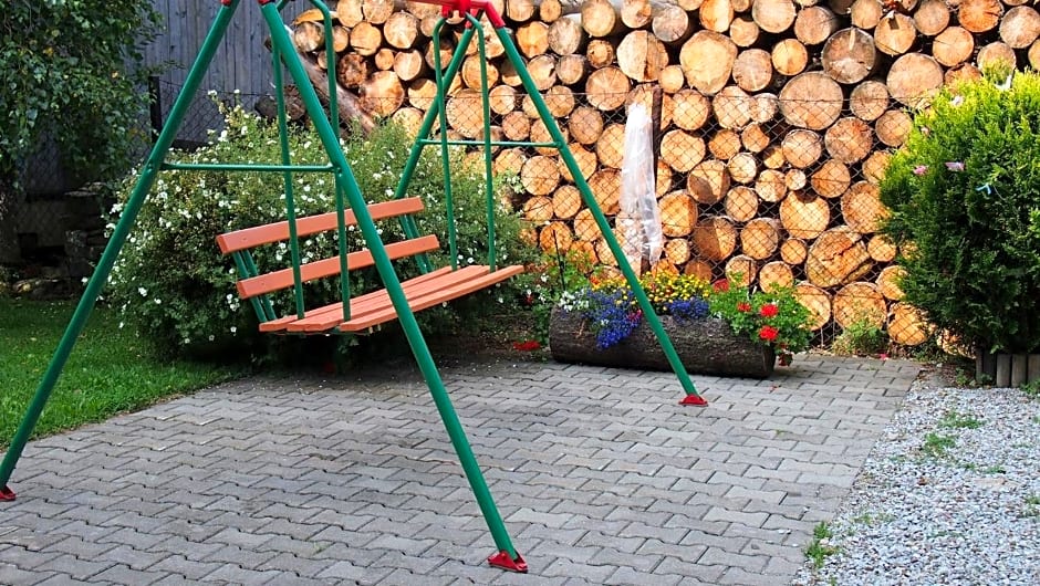 Pokoje Gościnne Pod Jaworem - obok pięknego szlaku wzdłuż rzeki Białka, 1km do stoków Kotelnica