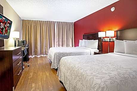 Deluxe 2 Full Beds Poolside Smoke Free