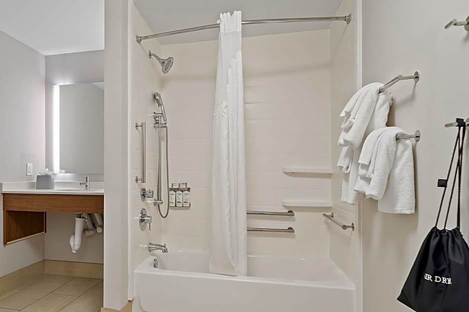 Holiday Inn Express & Suites Macon North By IHG