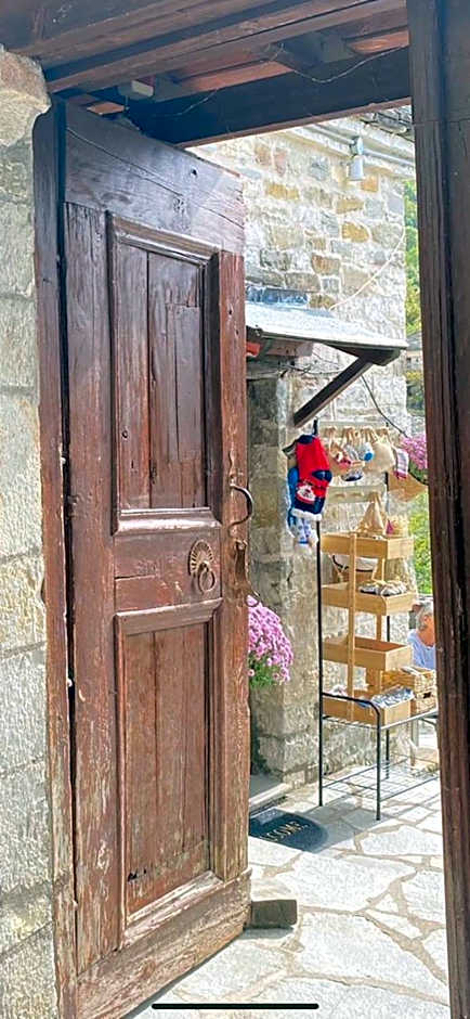 Ikojenia Traditional Lodge