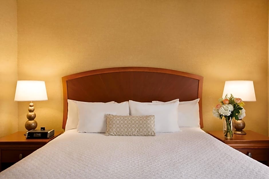 Embassy Suites by Hilton Greensboro Airport