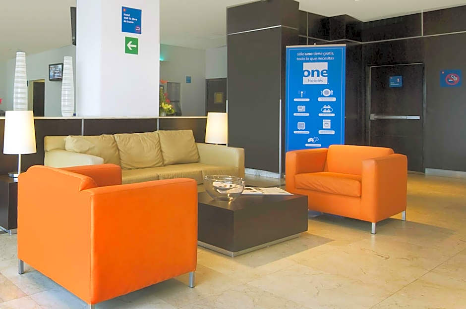 One Queretaro Plaza Galerias