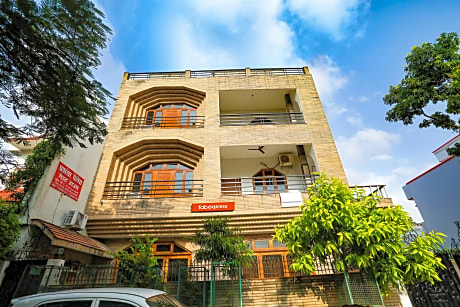 Via Prashansa Palace - Banaras Railway Station