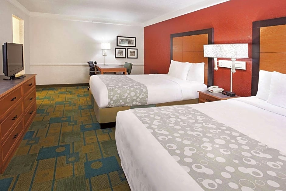 Howard Johnson by Wyndham Columbus Fort Benning