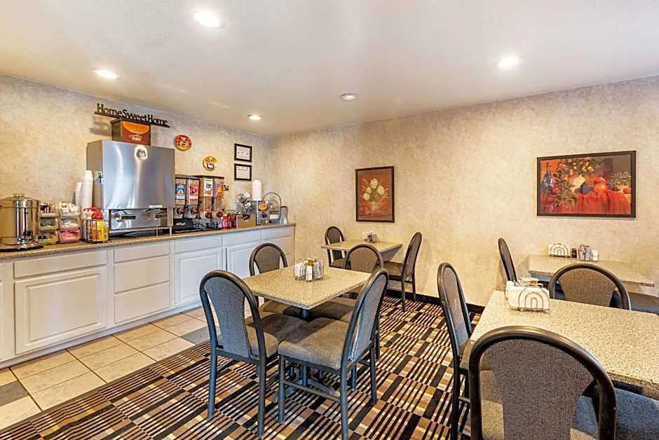 Econo Lodge Pueblo North