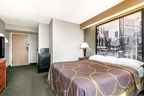 Queen Room - Mobility Access/Non-Smoking