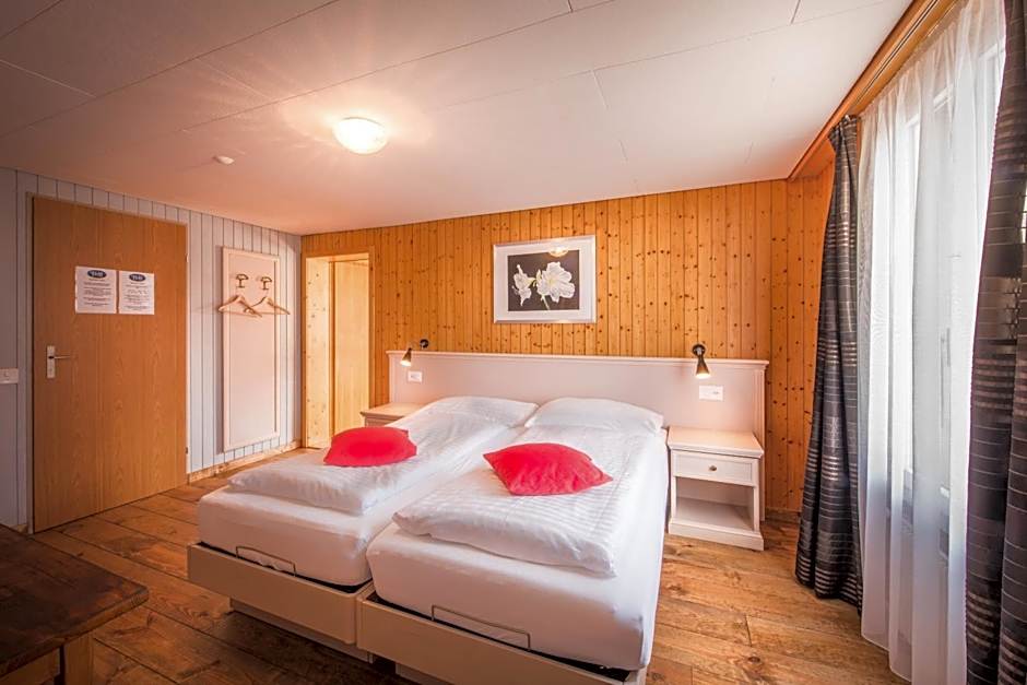 Hotel Tell and Apartments