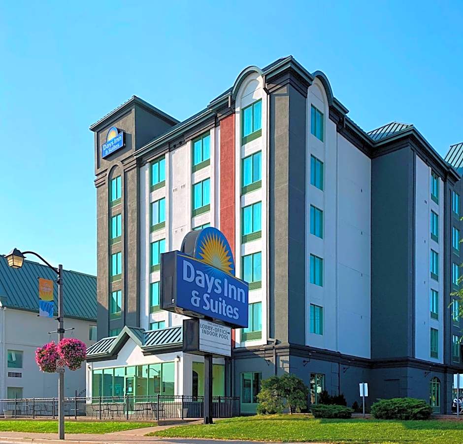 Days Inn & Suites by Wyndham Niagara Falls Centre St. By the Falls
