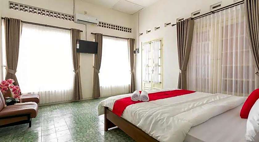 RedDoorz Syariah near Titik Nol Yogyakarta