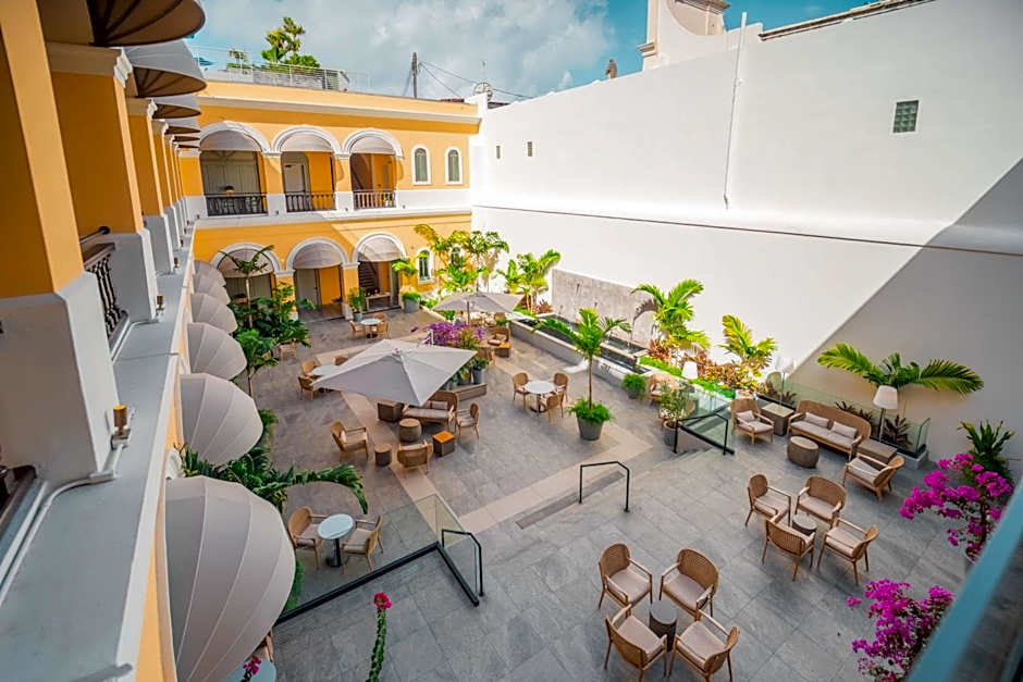 Palacio Provincial San Juan, Curio Collection by Hilton
