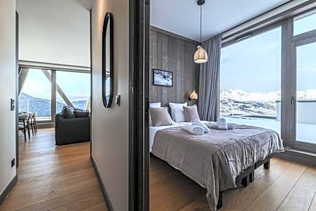 Three-Bedroom Apartment with Mountain View