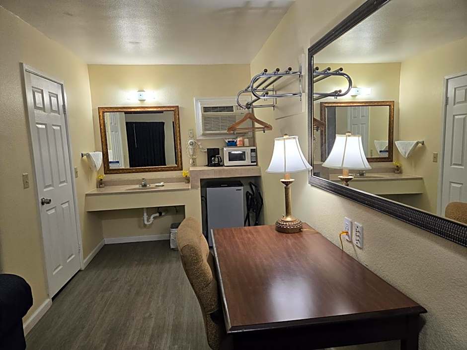 Rodeway Inn & Suites