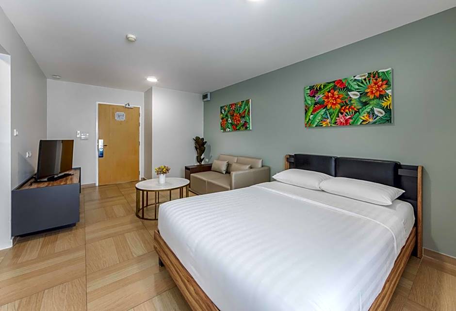 Photo 1 of 19 of Deluxe Studio 1 Queen Bed