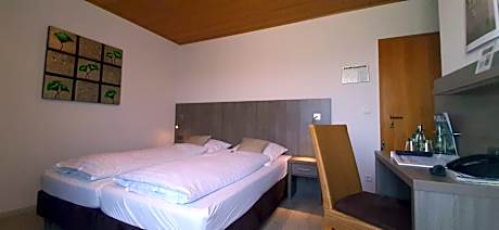 Double Room with Street View