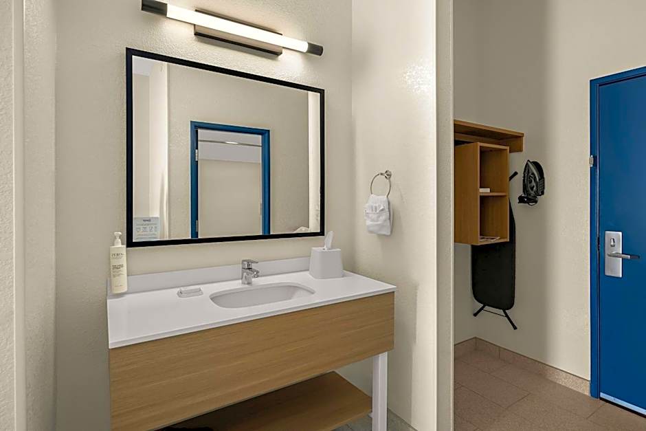 Spark by Hilton Tifton