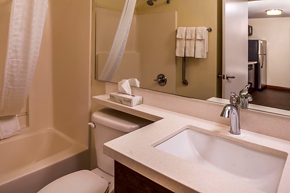Candlewood Suites Topeka Hotel By IHG