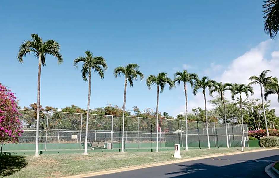 Top 10 Pick! Walk to Beach, Shops, Dining and Pool