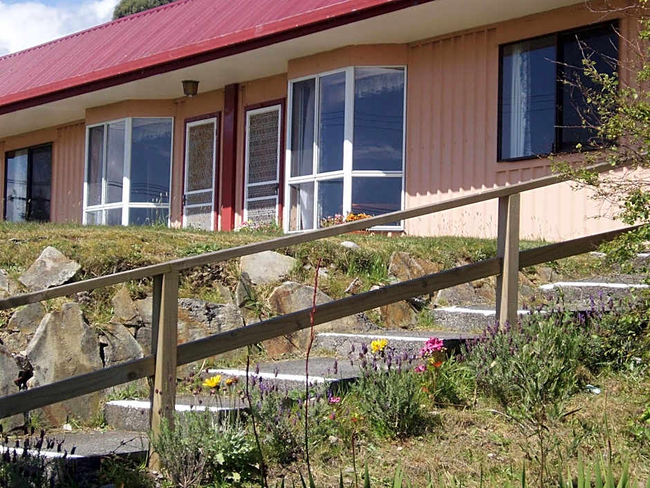 Regatta Point Tavern & Holiday Villas