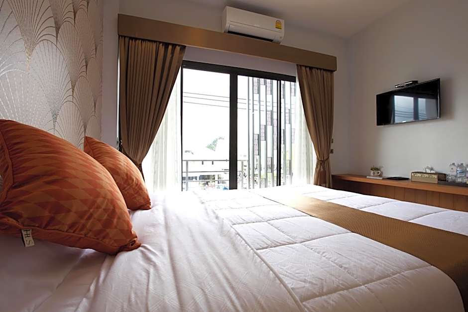 777 Food & Bed