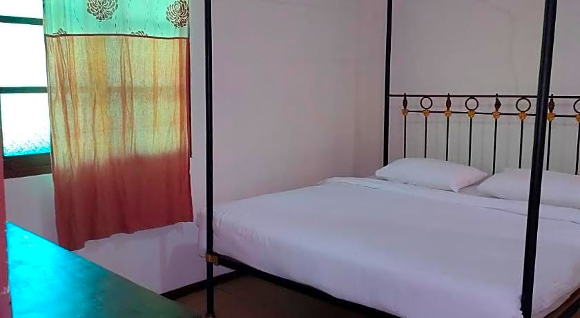 Kuching Waterfront Lodge