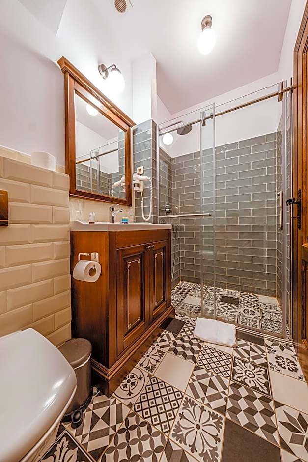 CASA CHITIC - HOTEL & RESTAURANT- Str Nicolae Balcescu 13