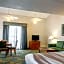 La Quinta Inn & Suites by Wyndham New Orleans West Bank