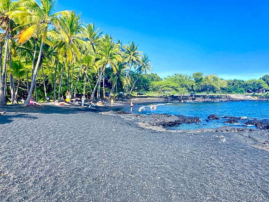 Beachfront 1 Bedroom Condo with Private Beach, Pool, Hot Tub