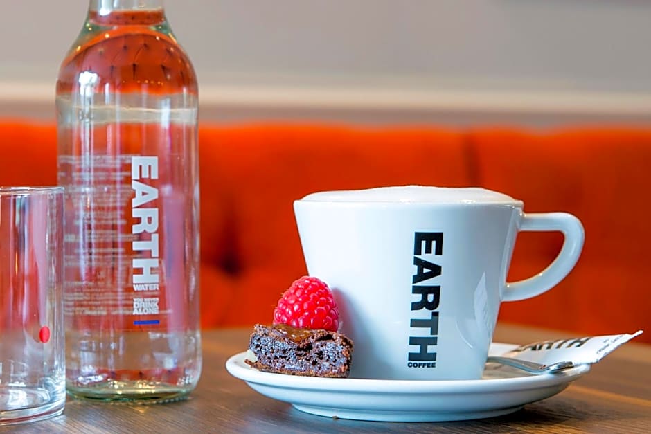 Amsterdam Canal Hotel