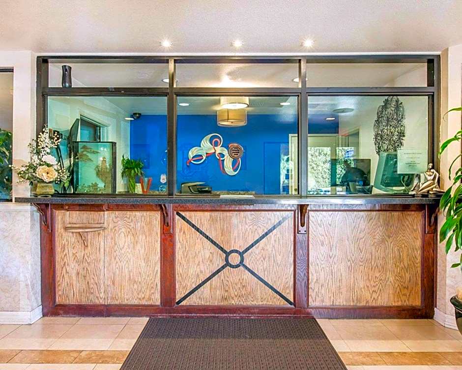 Rodeway Inn & Suites Colton-Riverside