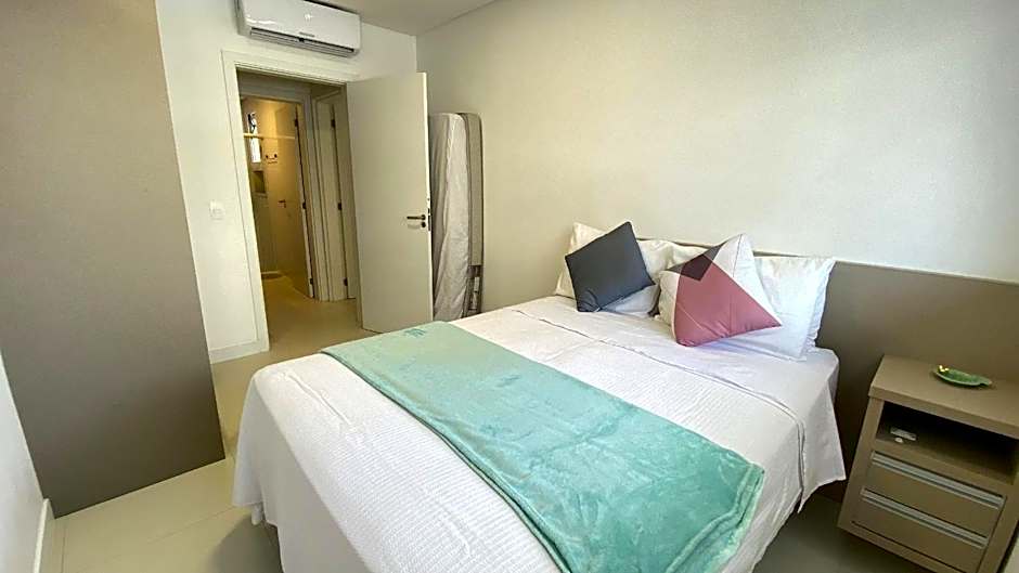 Espaço c/ piscinas e vista panorâmica da Praia