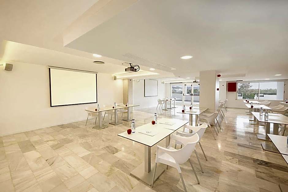 FERGUS Style Bahamas