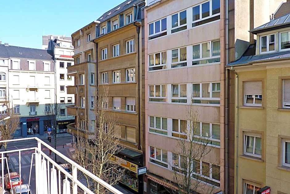 Four Stars Aparthotel