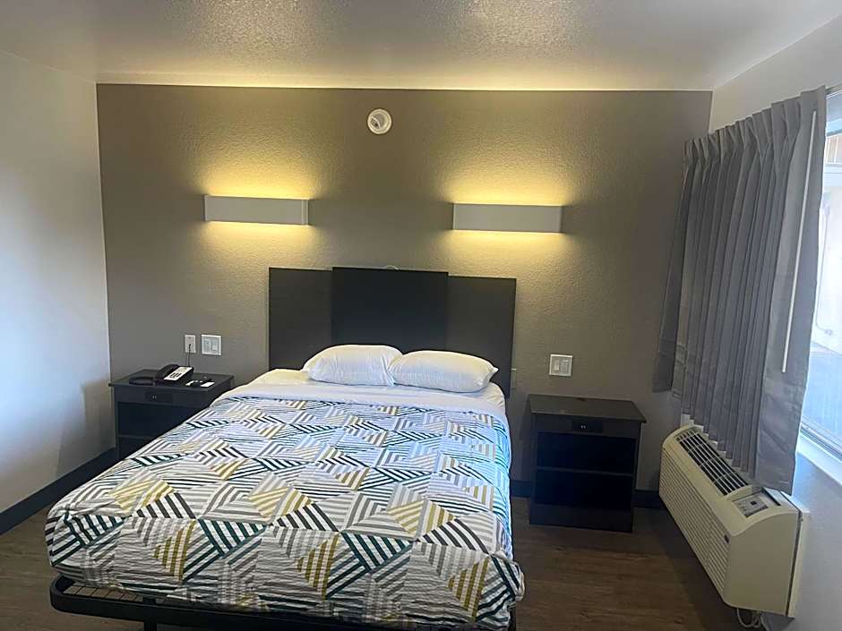 Motel 6 Denton, TX - UNT