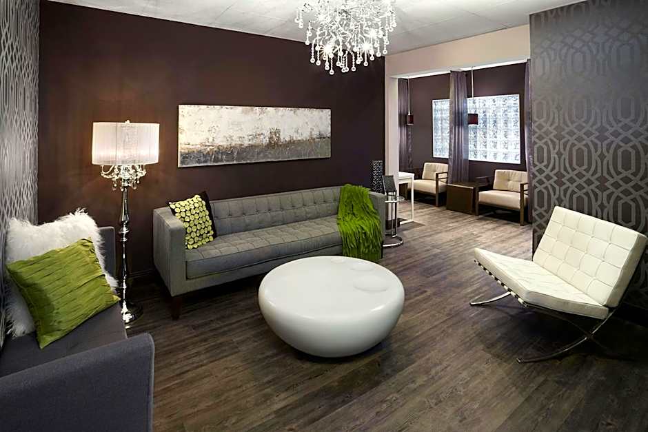 Four Points By Sheraton Hotel & Suites Calgary West
