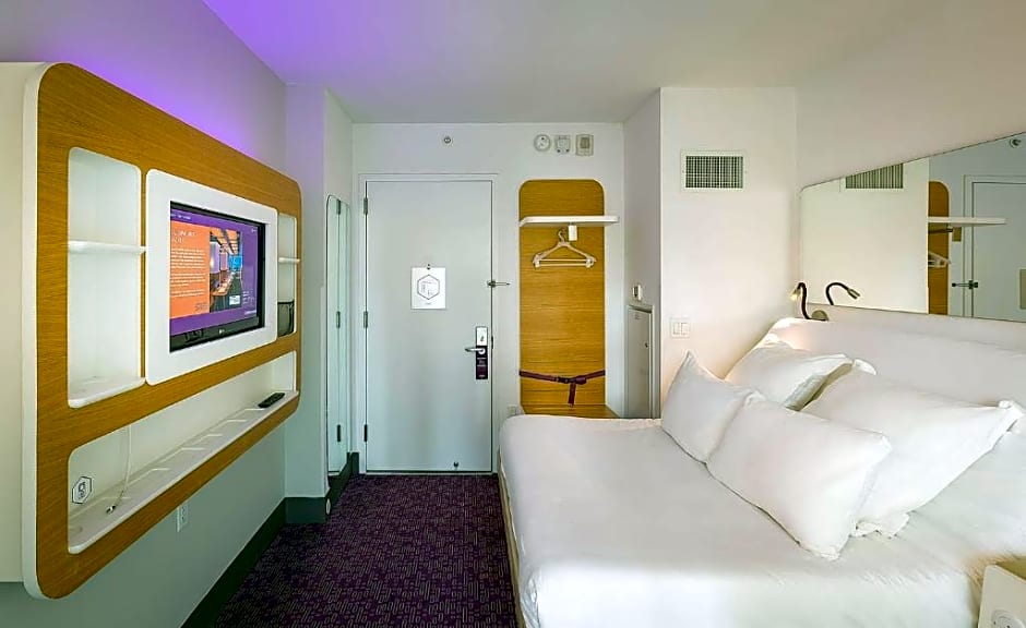 YOTEL New York Times Square