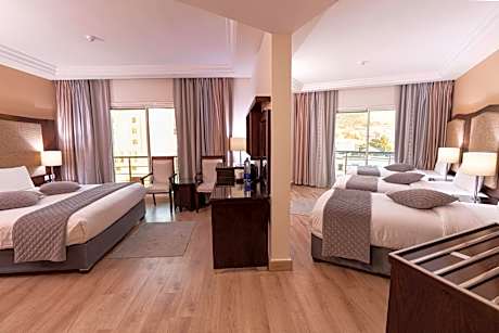 Family Room (5 Adults)