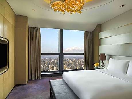 Luxury King Room with City View