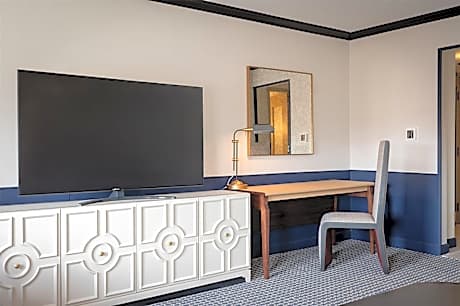 Lunt King Suite W/ Sofa