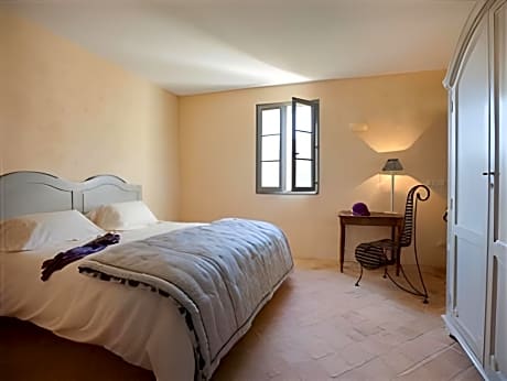 Double Room Economy