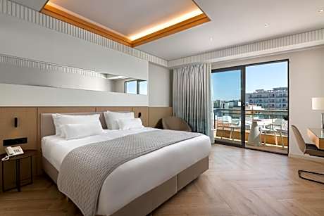 Double Room with Partial Sea View