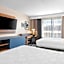 Country Inn & Suites by Radisson, Coon Rapids, MN