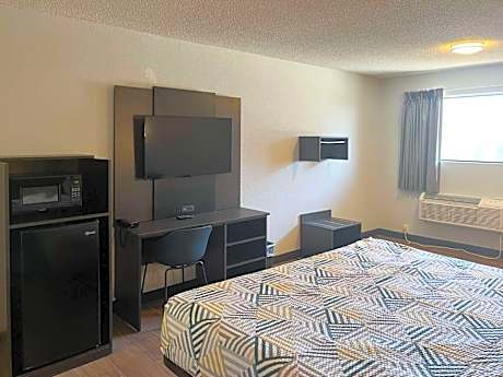 King Room - Disability Access - Non-Smoking