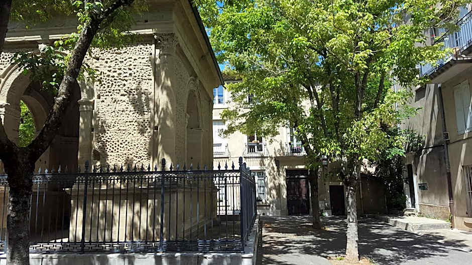 Chambre de charme au coeur du vieux Valence -Confort & Calme